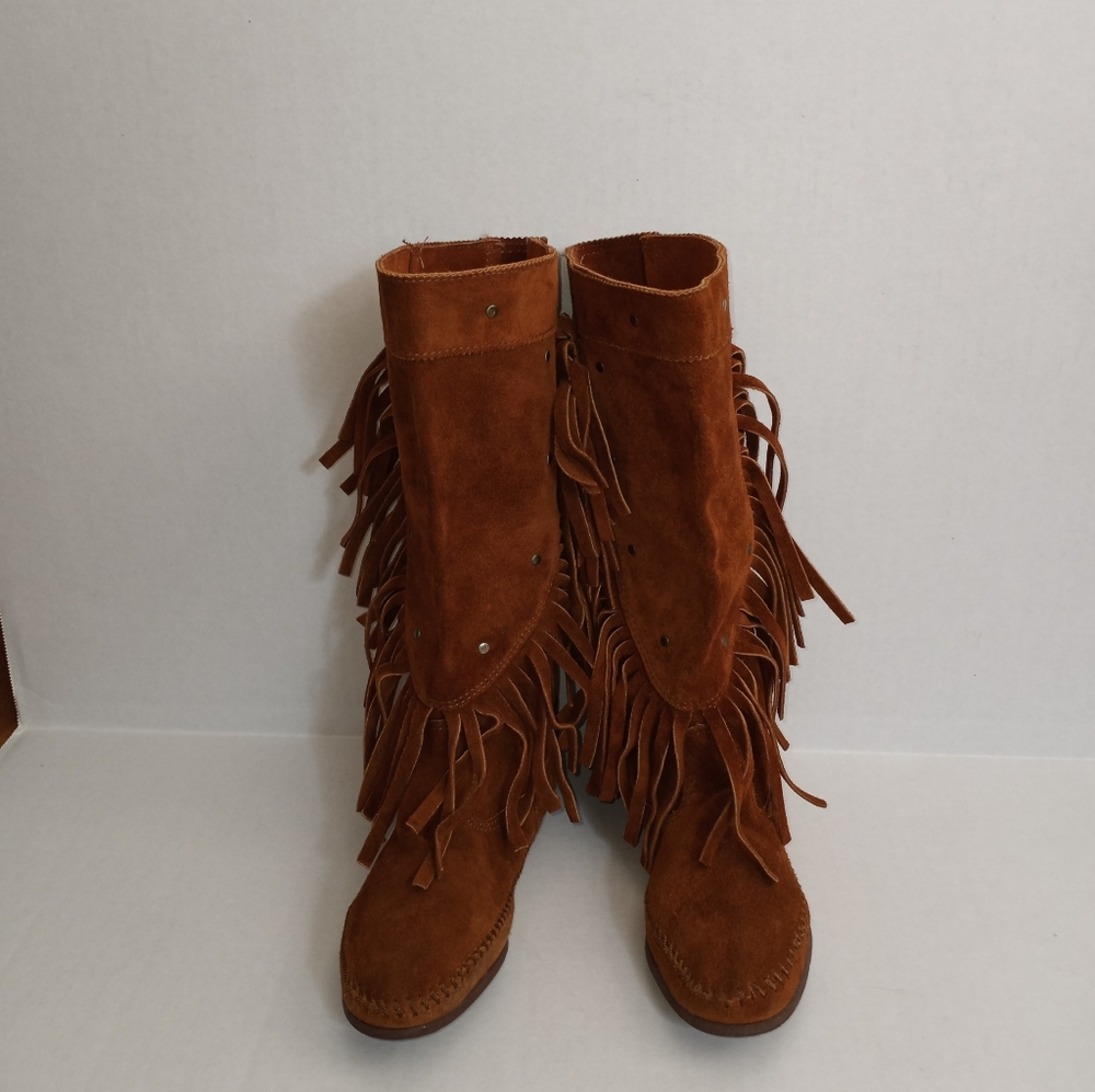 Minnetonka festival fringe boots sz6